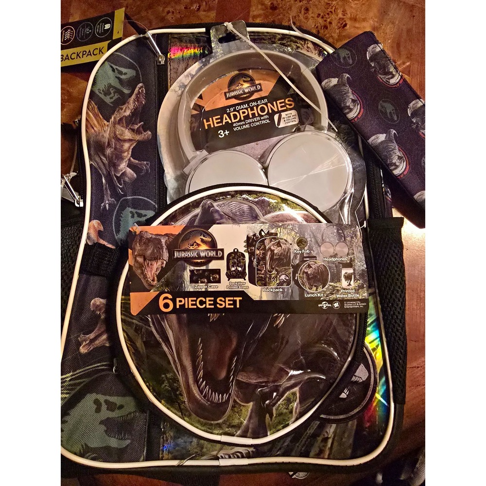 NWT Jurassic World T-Rex 17in backpack